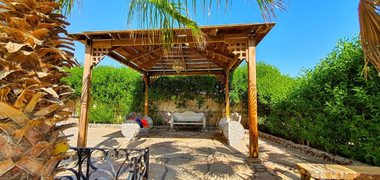 Luxury Seafront Pool - 3 Stories & Roof Floor - Master Bedrooms Vila *