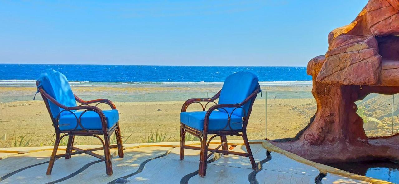 Luxury Seafront Pool - 3 Stories & Roof Floor - Master Bedrooms Vila Hurghada